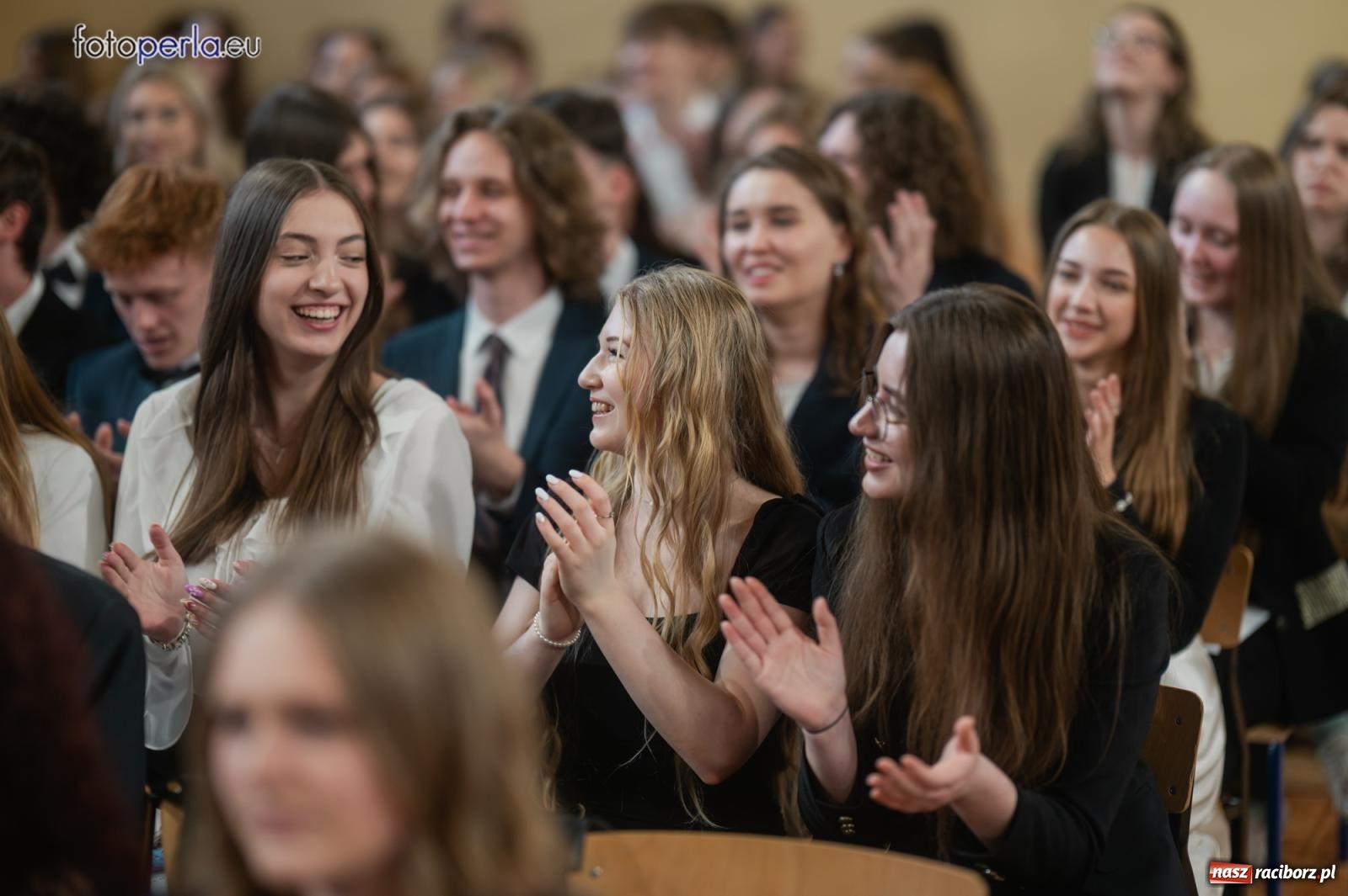 Zdjęcie w galerii na portalu naszraciborz.pl: II LO żegna swoich maturzystów. Są gotowi do podboju świata wiadomości z regionu
