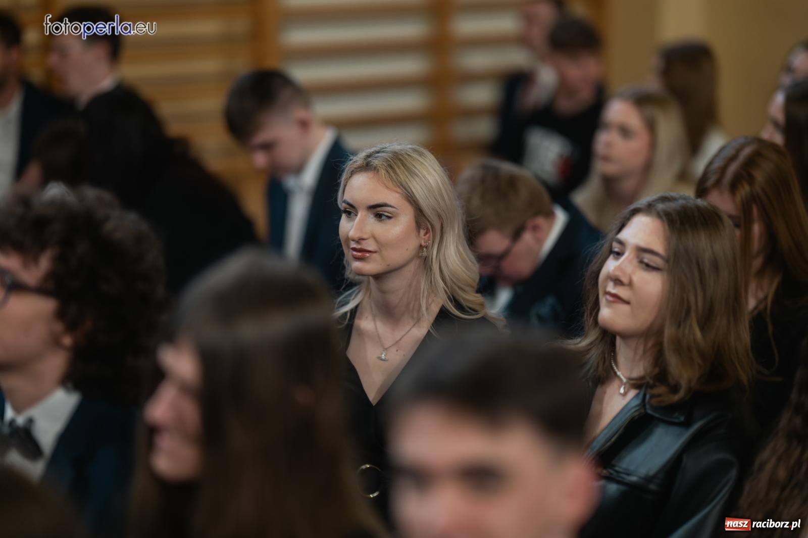 Zdjęcie w galerii na portalu naszraciborz.pl: II LO żegna swoich maturzystów. Są gotowi do podboju świata wiadomości z regionu