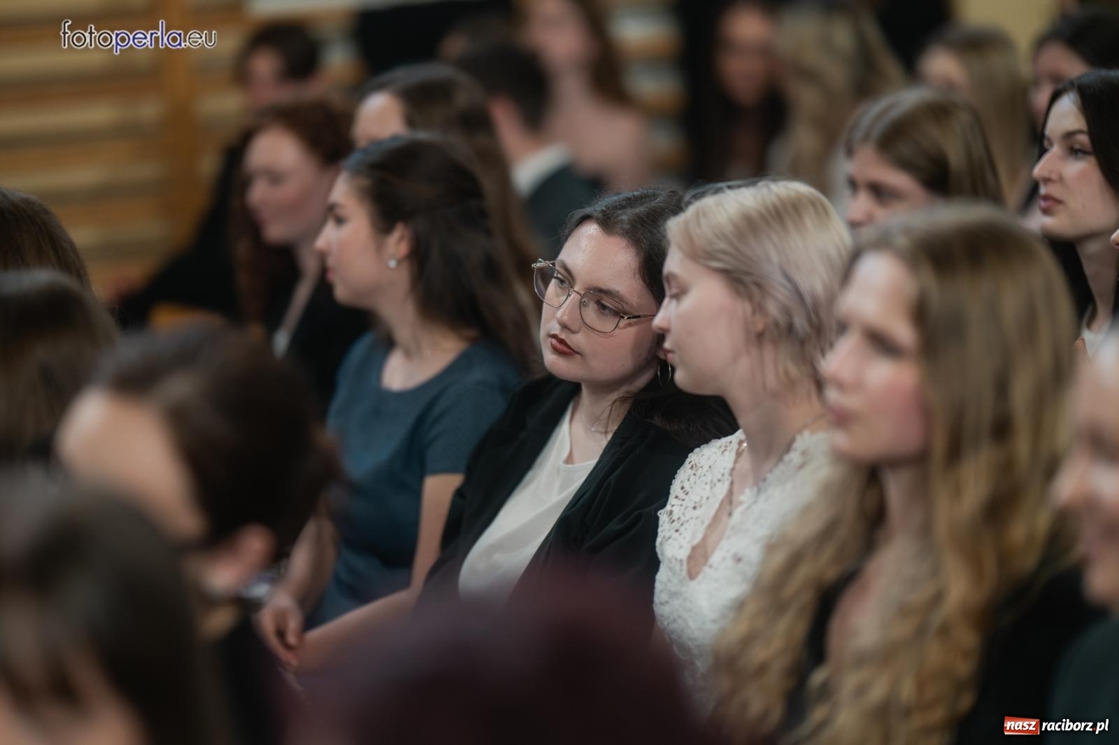 Zdjęcie w galerii na portalu naszraciborz.pl: II LO żegna swoich maturzystów. Są gotowi do podboju świata wiadomości z regionu