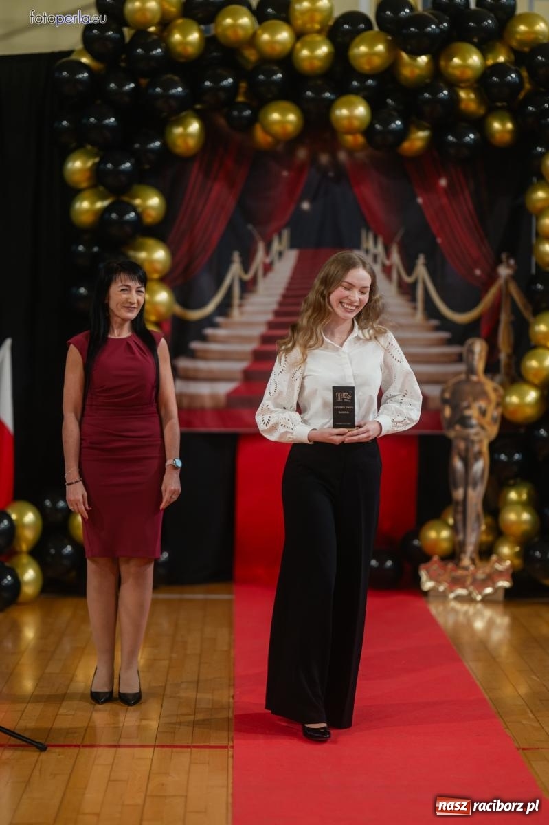 Zdjęcie w galerii na portalu naszraciborz.pl: II LO żegna swoich maturzystów. Są gotowi do podboju świata wiadomości z regionu