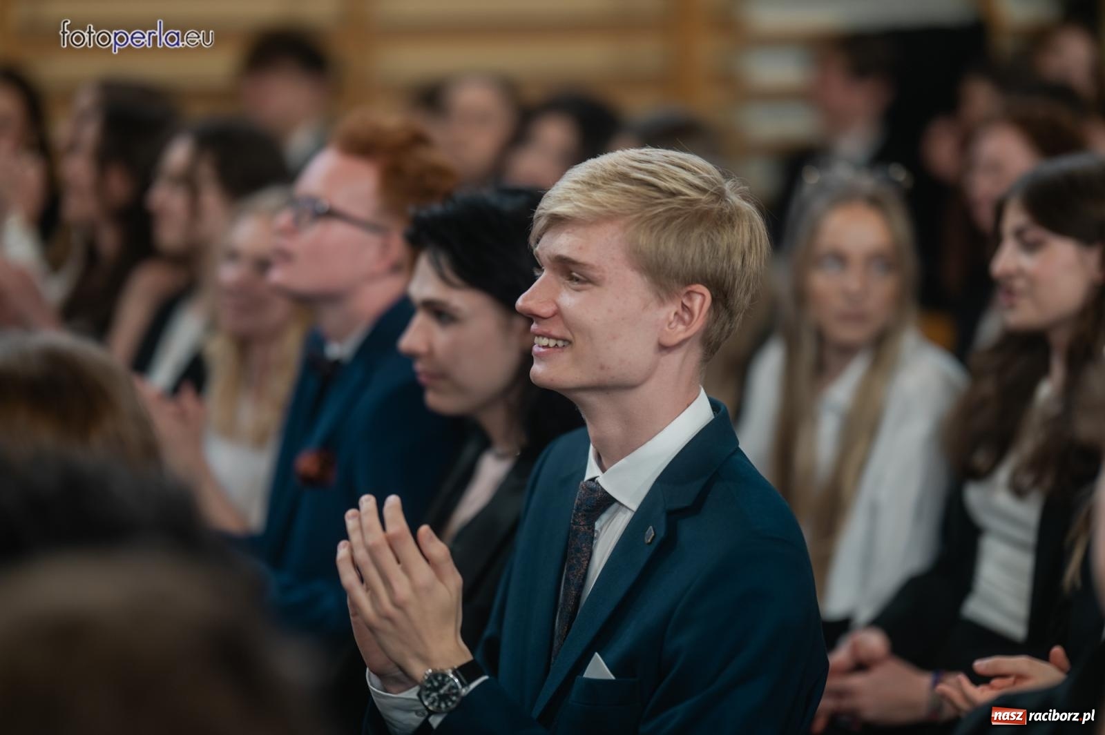 Zdjęcie w galerii na portalu naszraciborz.pl: II LO żegna swoich maturzystów. Są gotowi do podboju świata wiadomości z regionu