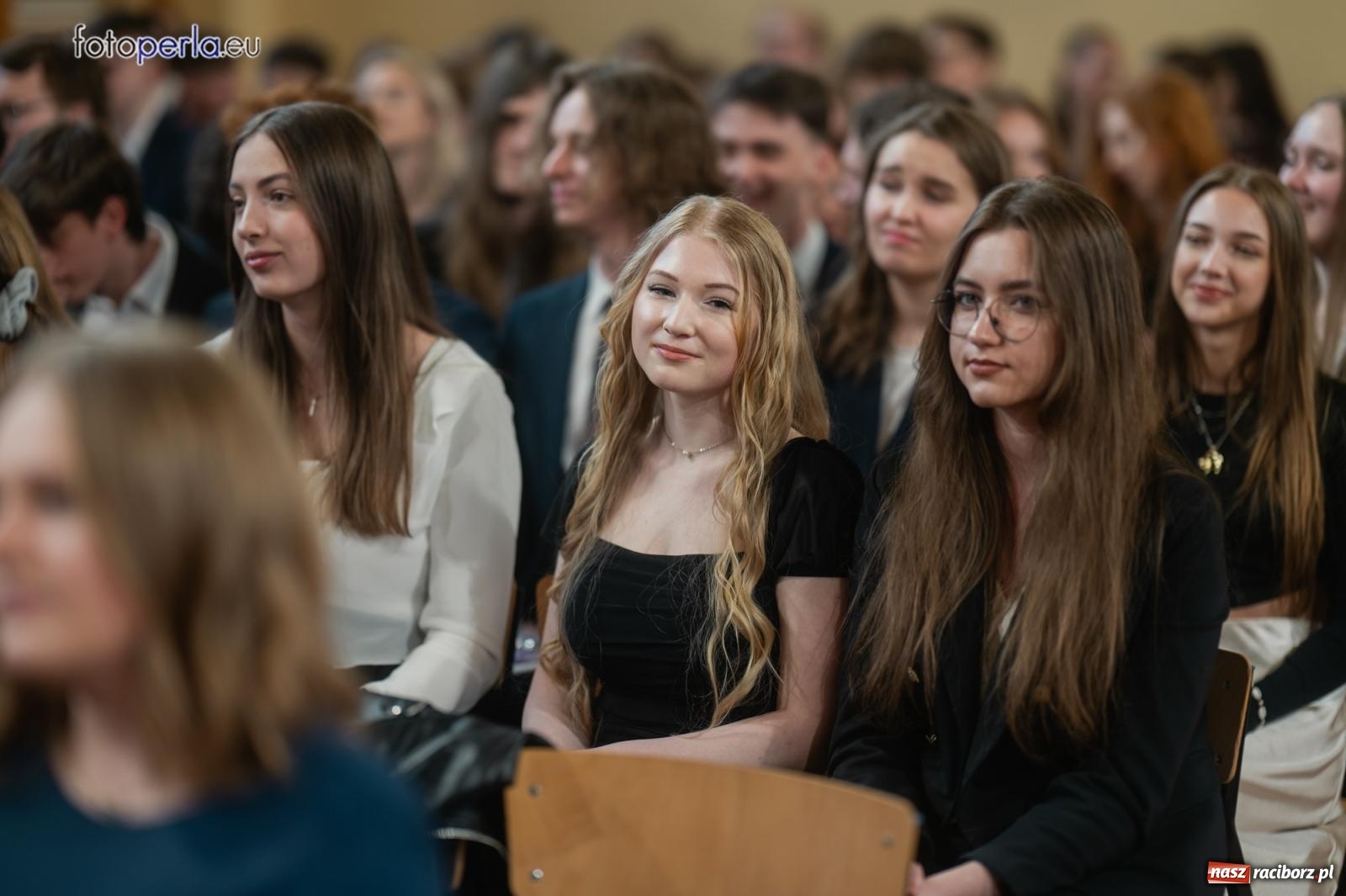 Zdjęcie w galerii na portalu naszraciborz.pl: II LO żegna swoich maturzystów. Są gotowi do podboju świata wiadomości z regionu