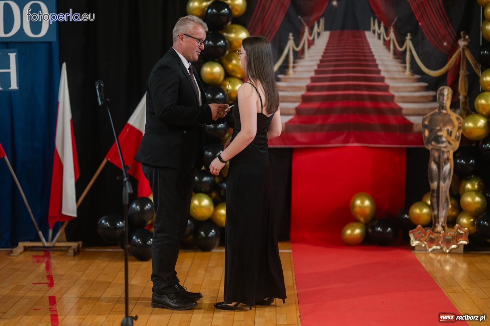 Zdjęcie w galerii na portalu naszraciborz.pl: II LO żegna swoich maturzystów. Są gotowi do podboju świata wiadomości z regionu