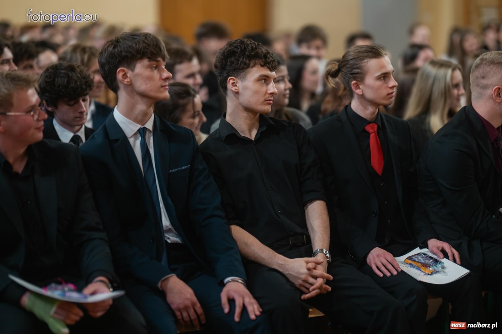 Zdjęcie w galerii na portalu naszraciborz.pl: II LO żegna swoich maturzystów. Są gotowi do podboju świata wiadomości z regionu