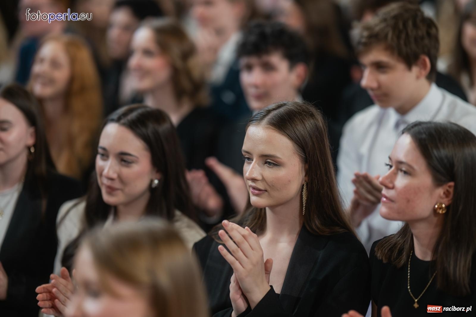 Zdjęcie w galerii na portalu naszraciborz.pl: II LO żegna swoich maturzystów. Są gotowi do podboju świata wiadomości z regionu