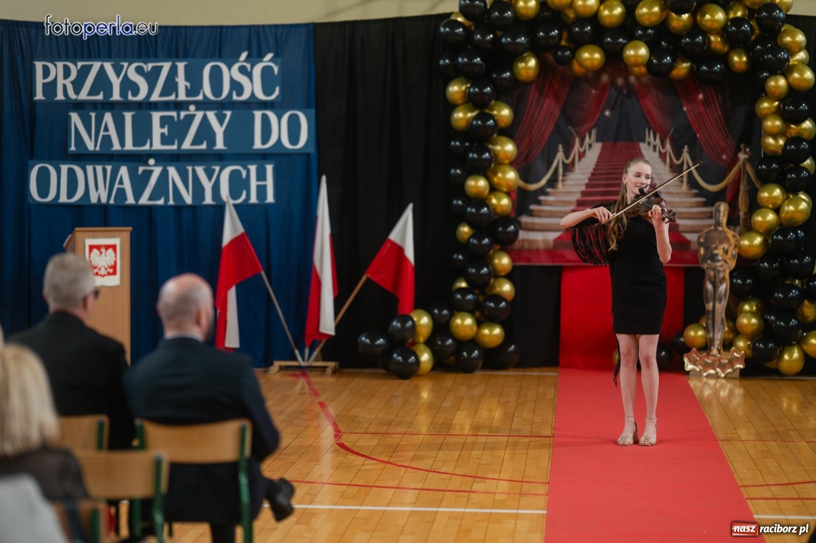 Zdjęcie w galerii na portalu naszraciborz.pl: II LO żegna swoich maturzystów. Są gotowi do podboju świata wiadomości z regionu