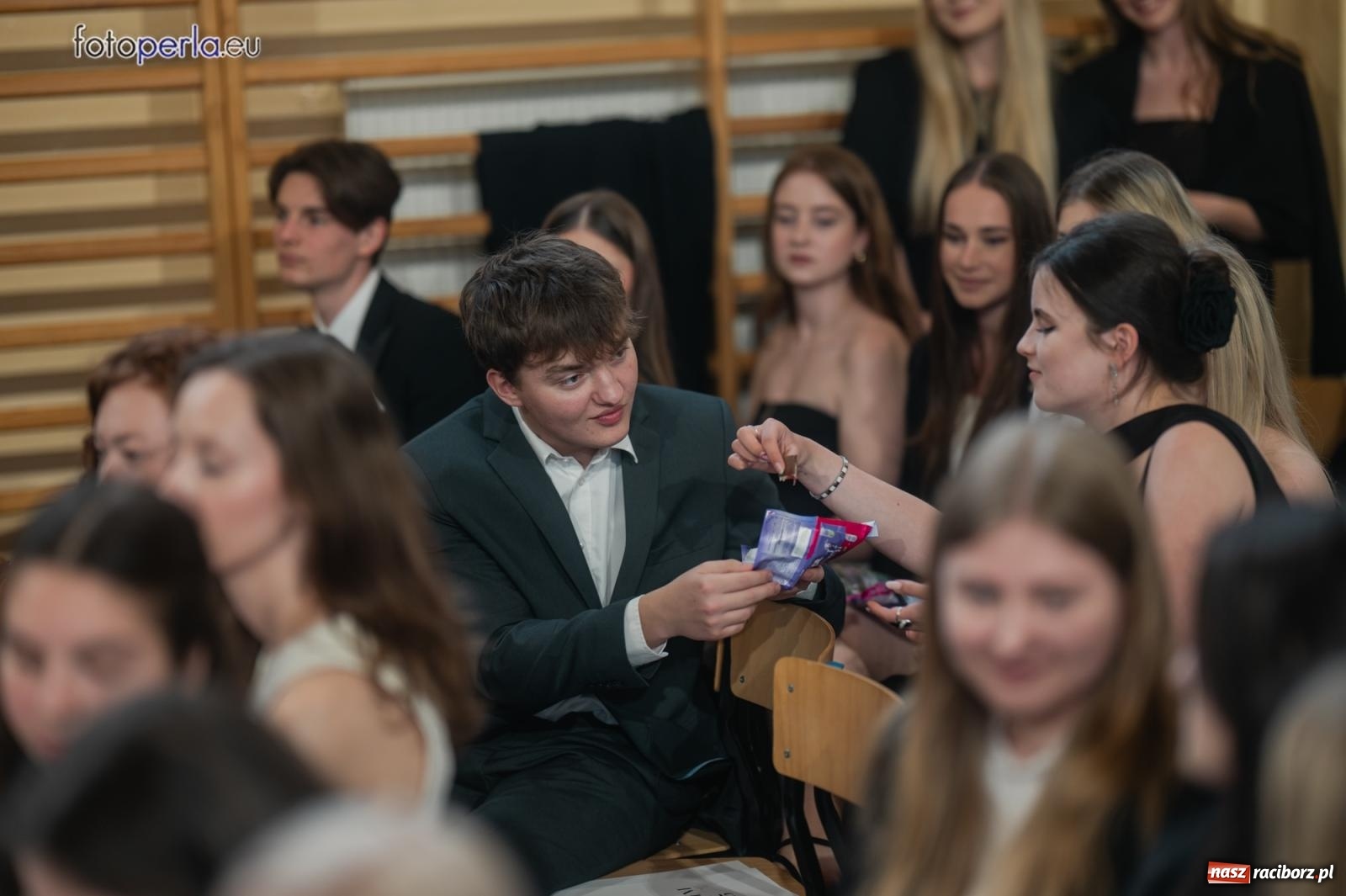 Zdjęcie w galerii na portalu naszraciborz.pl: II LO żegna swoich maturzystów. Są gotowi do podboju świata wiadomości z regionu