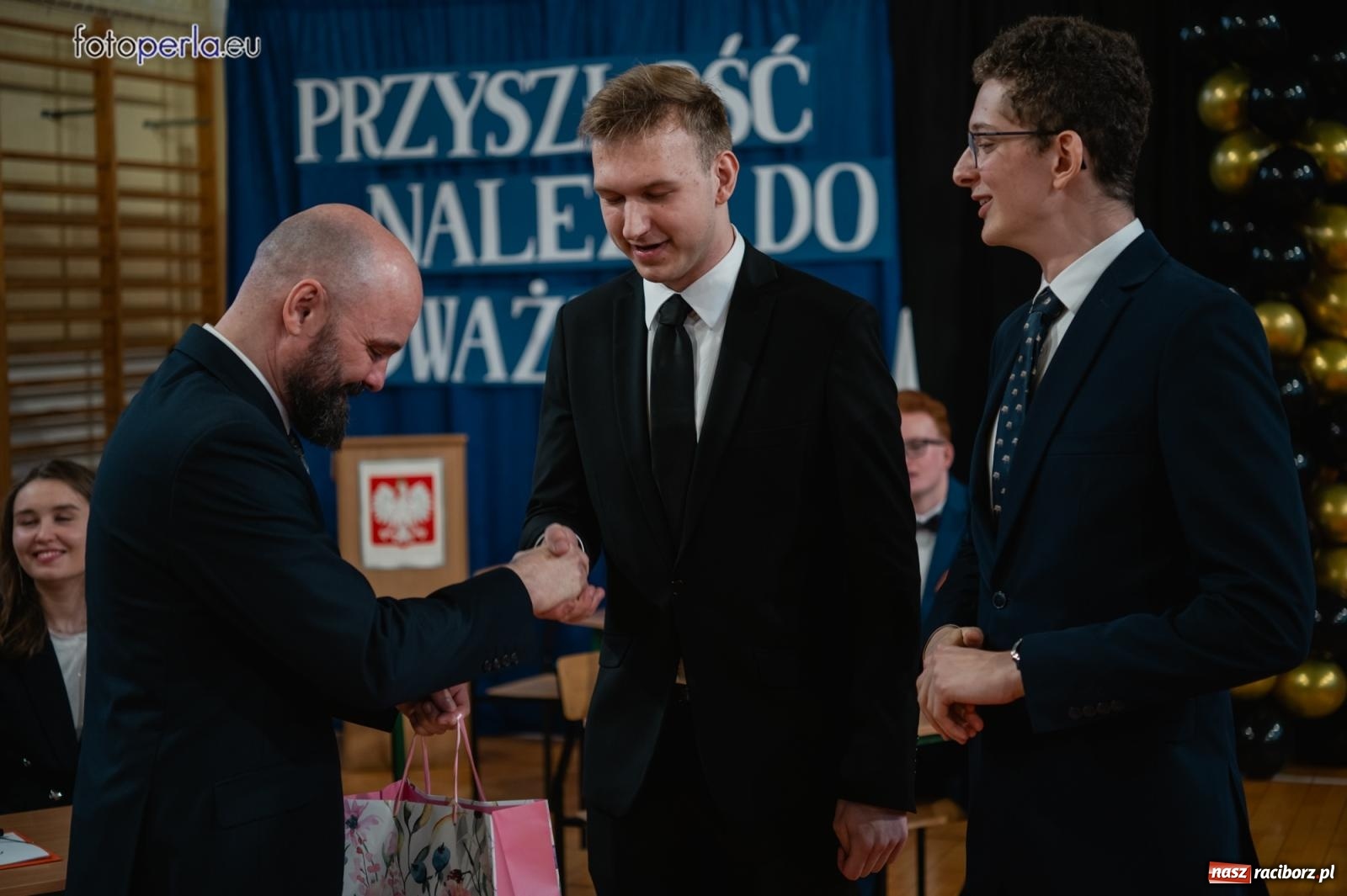 Zdjęcie w galerii na portalu naszraciborz.pl: II LO żegna swoich maturzystów. Są gotowi do podboju świata wiadomości z regionu