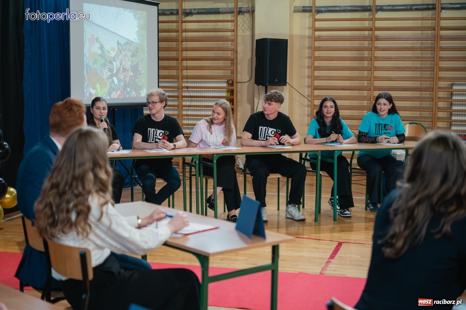 Zdjęcie w galerii na portalu naszraciborz.pl: II LO żegna swoich maturzystów. Są gotowi do podboju świata wiadomości z regionu