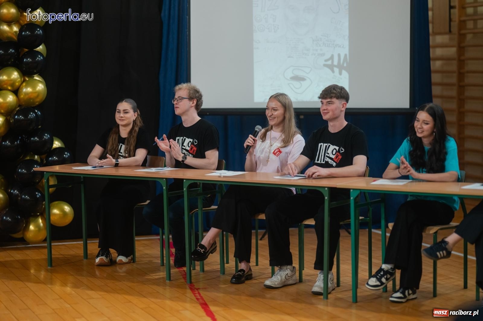 Zdjęcie w galerii na portalu naszraciborz.pl: II LO żegna swoich maturzystów. Są gotowi do podboju świata wiadomości z regionu