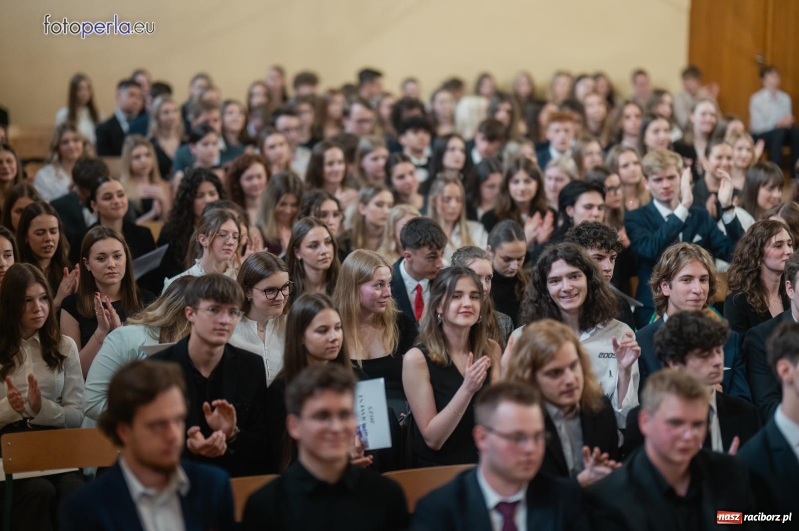 Zdjęcie w galerii na portalu naszraciborz.pl: II LO żegna swoich maturzystów. Są gotowi do podboju świata wiadomości z regionu