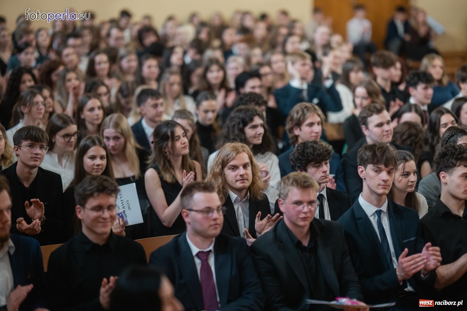 Zdjęcie w galerii na portalu naszraciborz.pl: II LO żegna swoich maturzystów. Są gotowi do podboju świata wiadomości z regionu