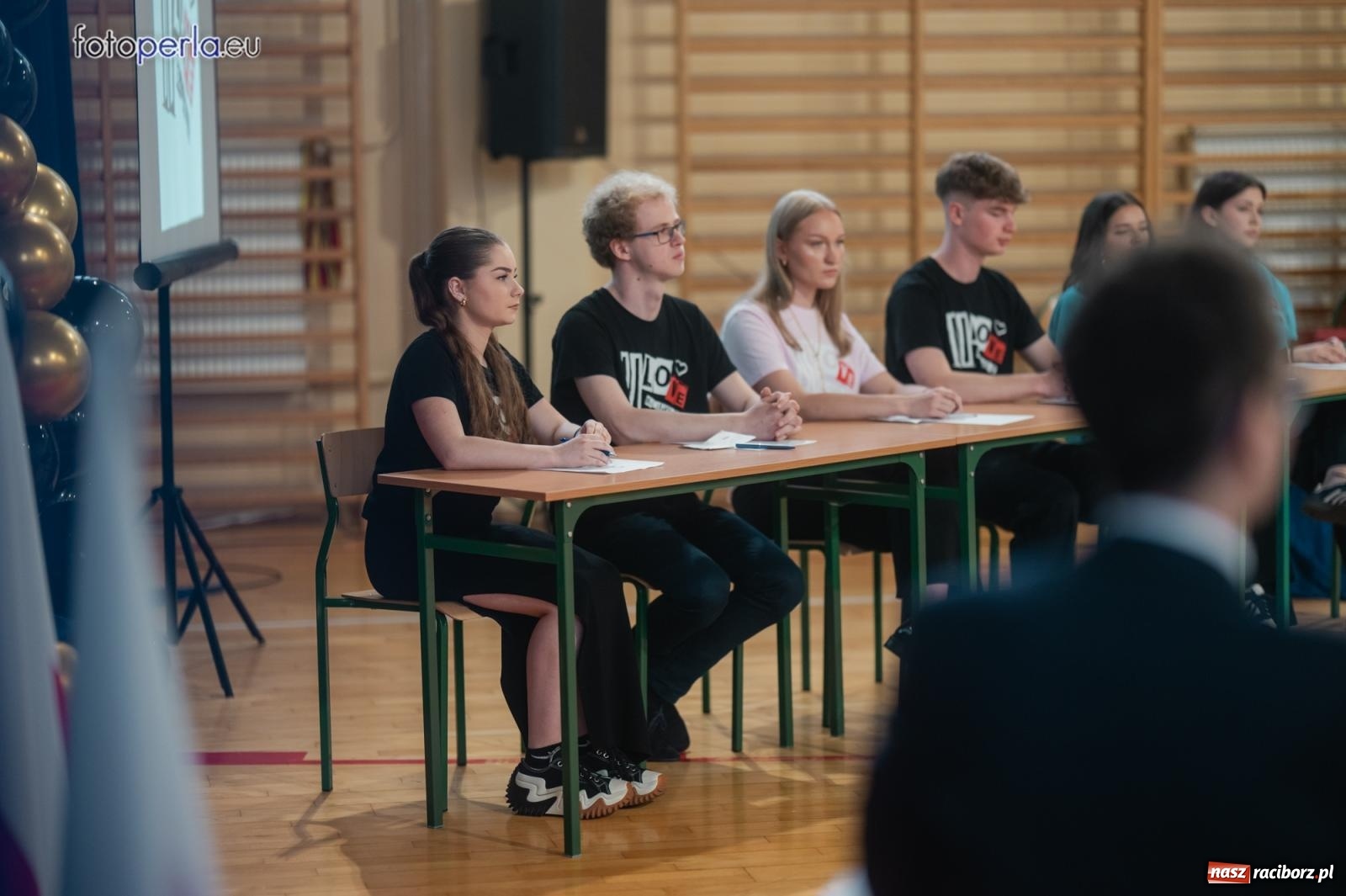 Zdjęcie w galerii na portalu naszraciborz.pl: II LO żegna swoich maturzystów. Są gotowi do podboju świata wiadomości z regionu