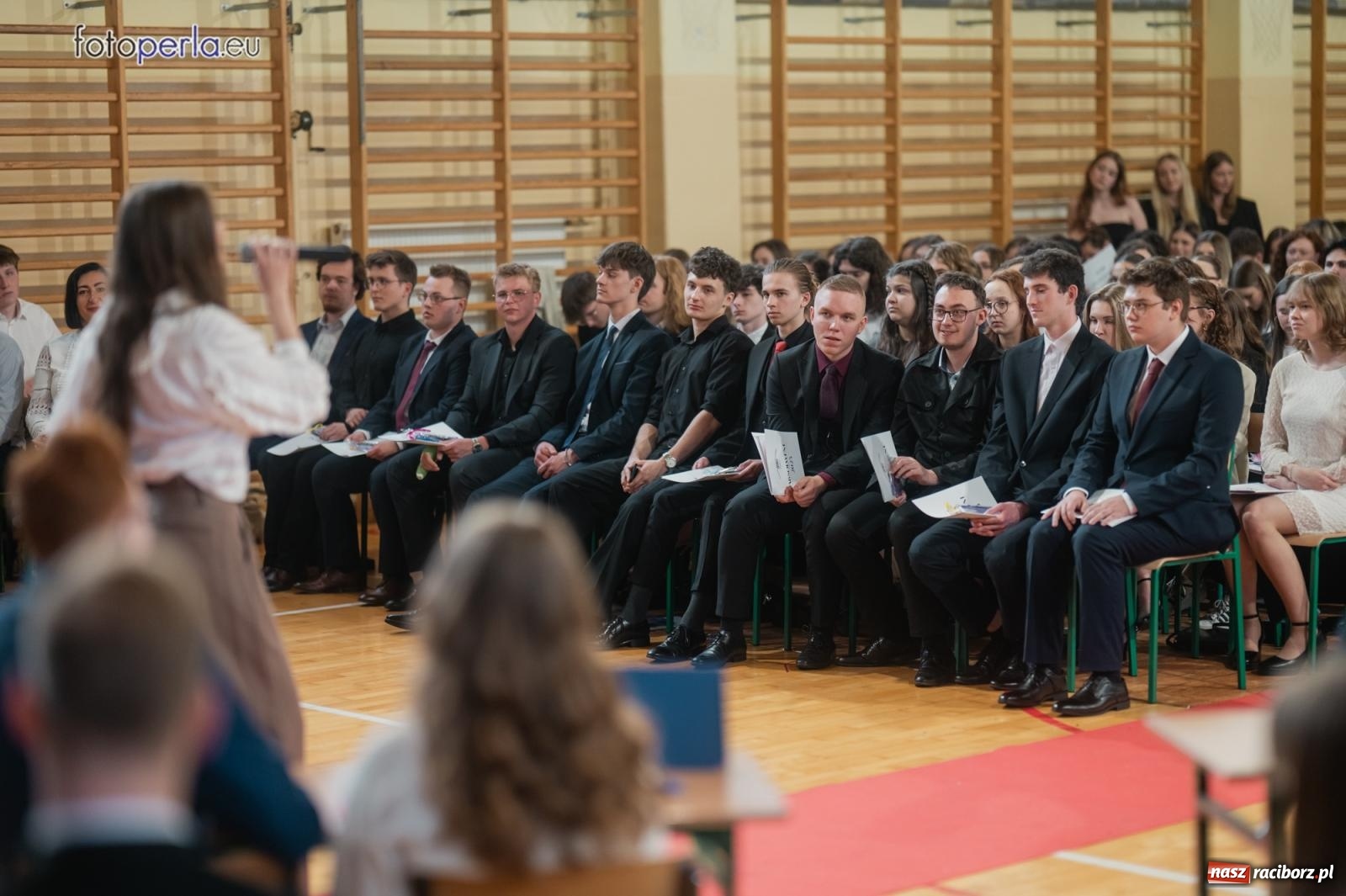 Zdjęcie w galerii na portalu naszraciborz.pl: II LO żegna swoich maturzystów. Są gotowi do podboju świata wiadomości z regionu