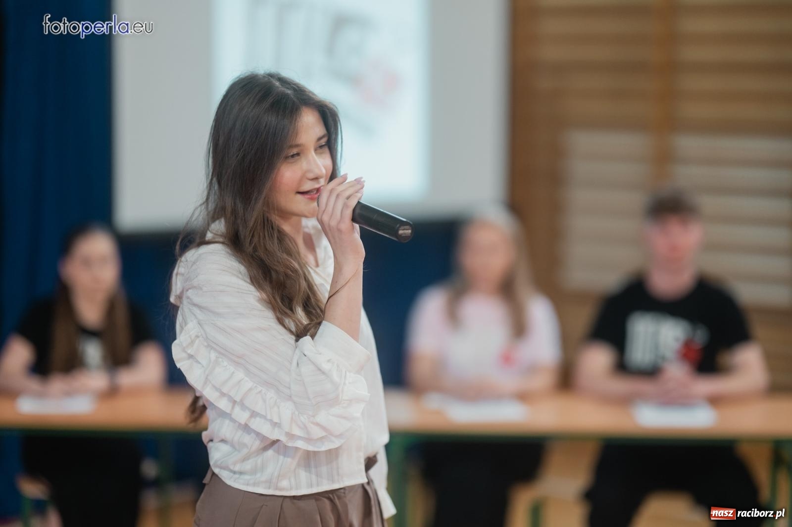 Zdjęcie w galerii na portalu naszraciborz.pl: II LO żegna swoich maturzystów. Są gotowi do podboju świata wiadomości z regionu