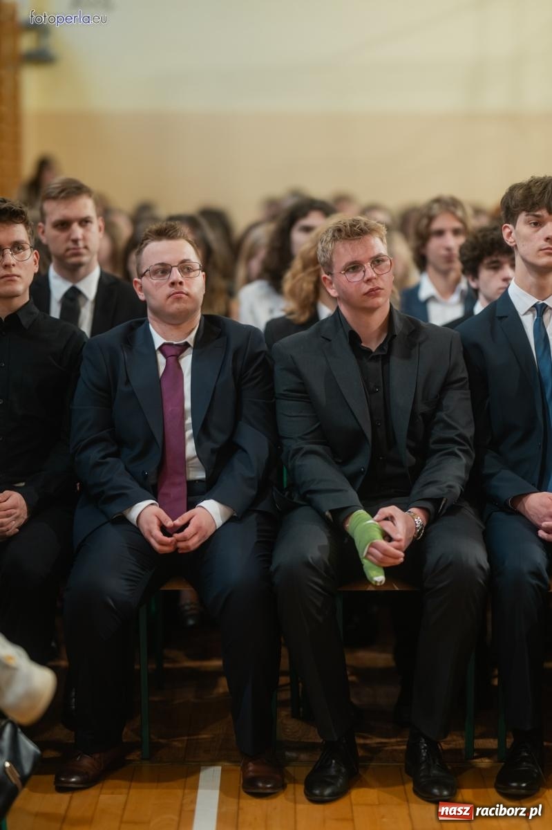 Zdjęcie w galerii na portalu naszraciborz.pl: II LO żegna swoich maturzystów. Są gotowi do podboju świata wiadomości z regionu