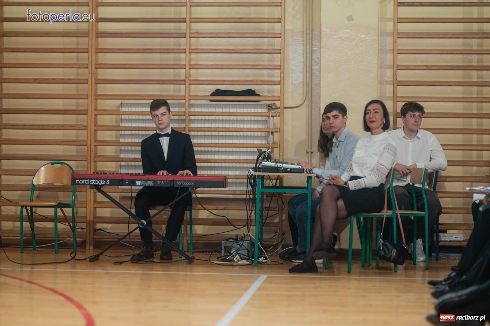 Zdjęcie w galerii na portalu naszraciborz.pl: II LO żegna swoich maturzystów. Są gotowi do podboju świata wiadomości z regionu