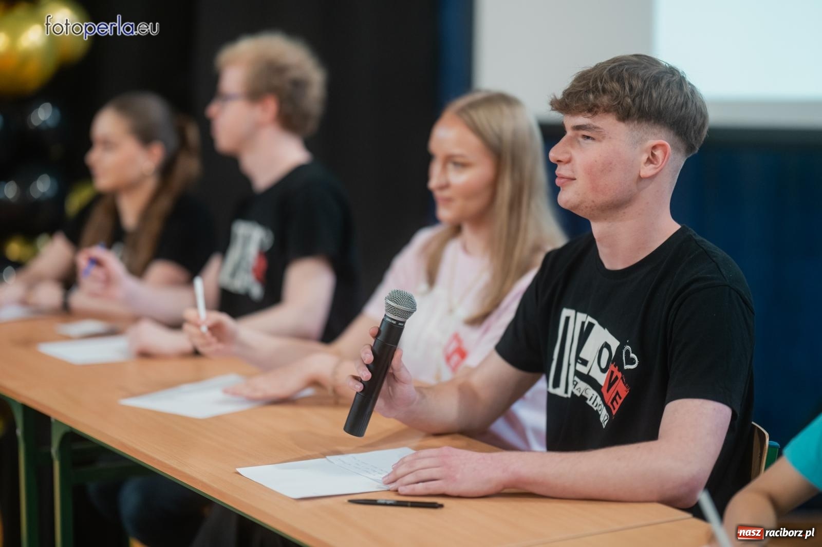Zdjęcie w galerii na portalu naszraciborz.pl: II LO żegna swoich maturzystów. Są gotowi do podboju świata wiadomości z regionu