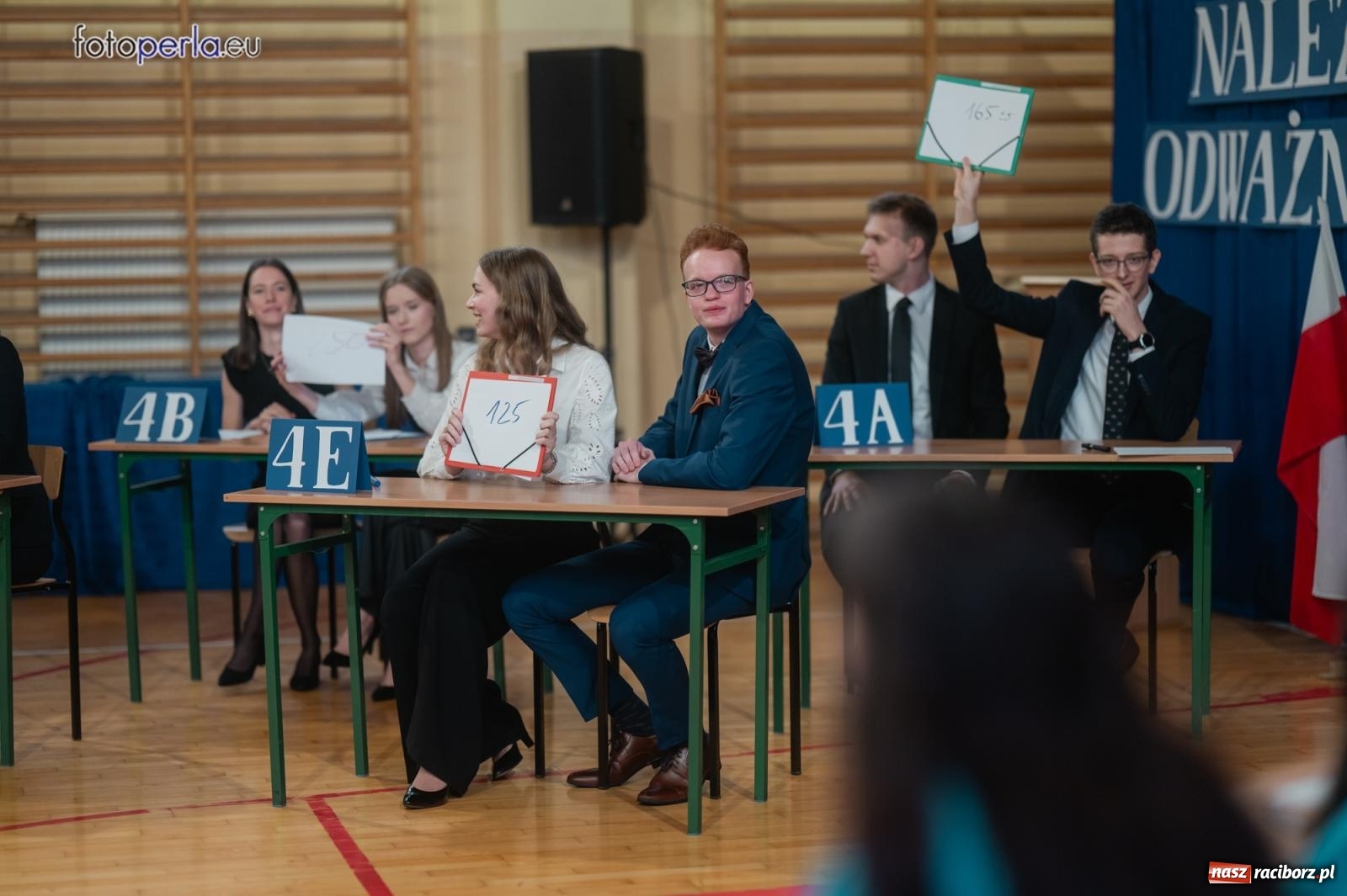Zdjęcie w galerii na portalu naszraciborz.pl: II LO żegna swoich maturzystów. Są gotowi do podboju świata wiadomości z regionu