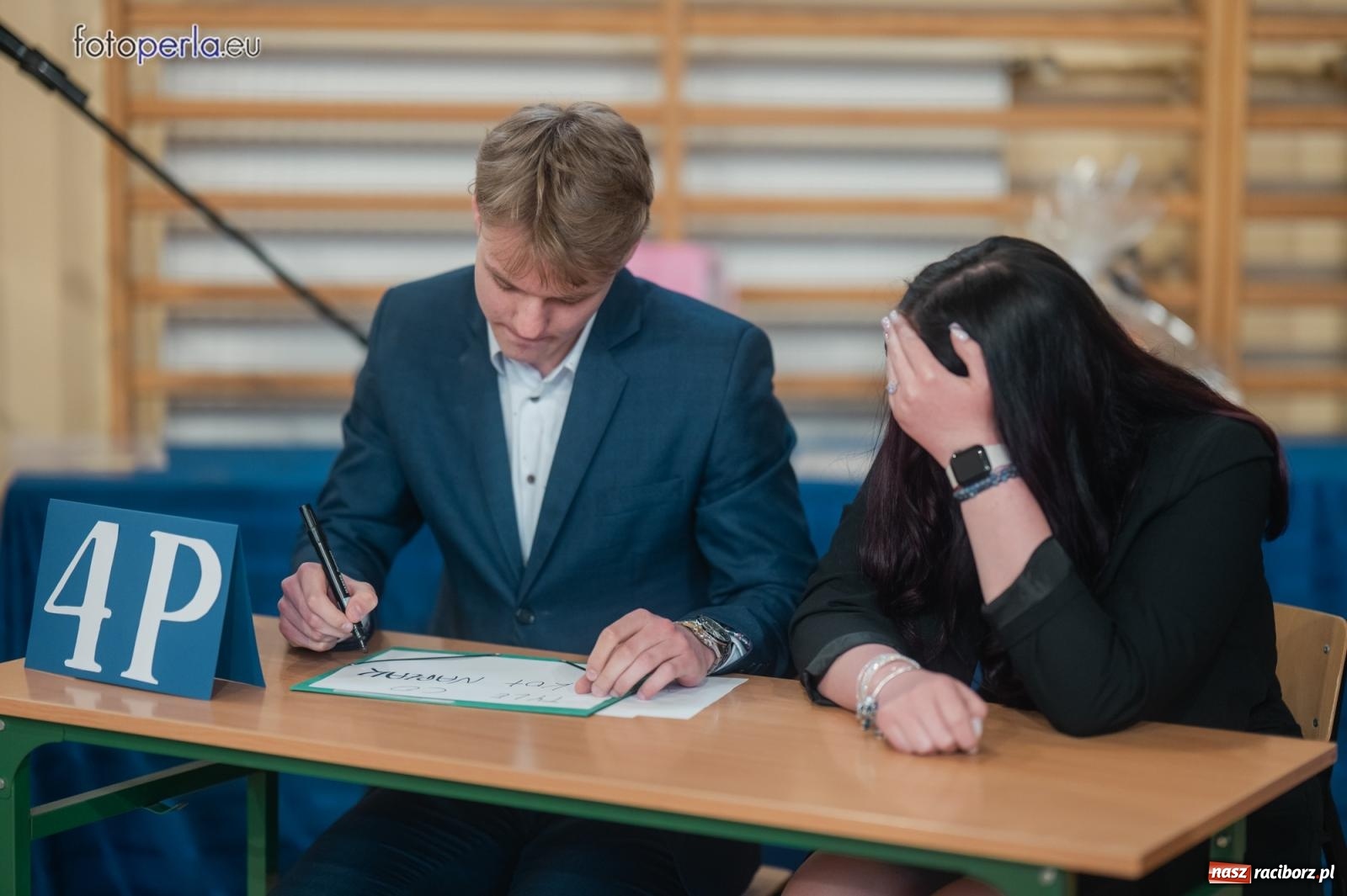 Zdjęcie w galerii na portalu naszraciborz.pl: II LO żegna swoich maturzystów. Są gotowi do podboju świata wiadomości z regionu