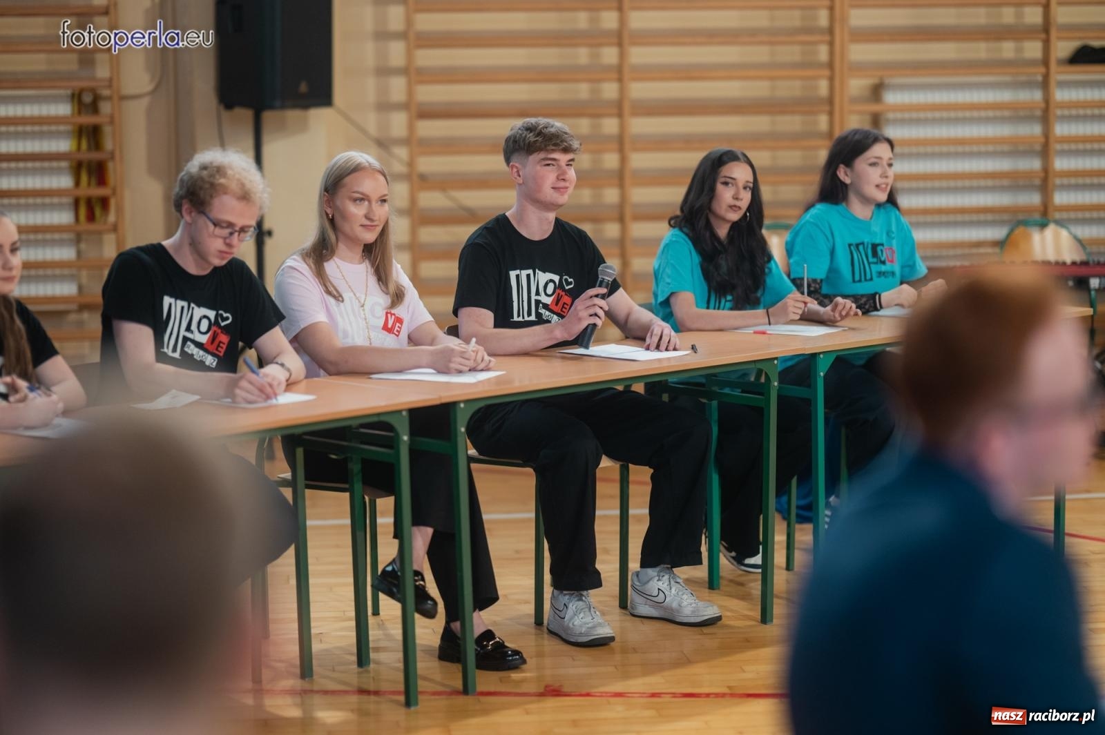 Zdjęcie w galerii na portalu naszraciborz.pl: II LO żegna swoich maturzystów. Są gotowi do podboju świata wiadomości z regionu