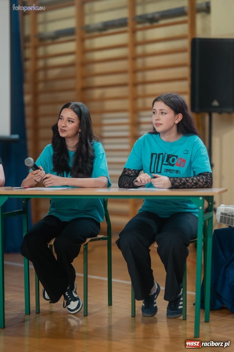 Zdjęcie w galerii na portalu naszraciborz.pl: II LO żegna swoich maturzystów. Są gotowi do podboju świata wiadomości z regionu