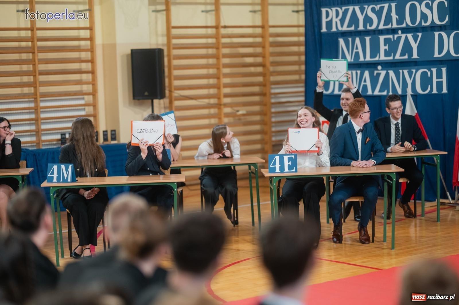 Zdjęcie w galerii na portalu naszraciborz.pl: II LO żegna swoich maturzystów. Są gotowi do podboju świata wiadomości z regionu