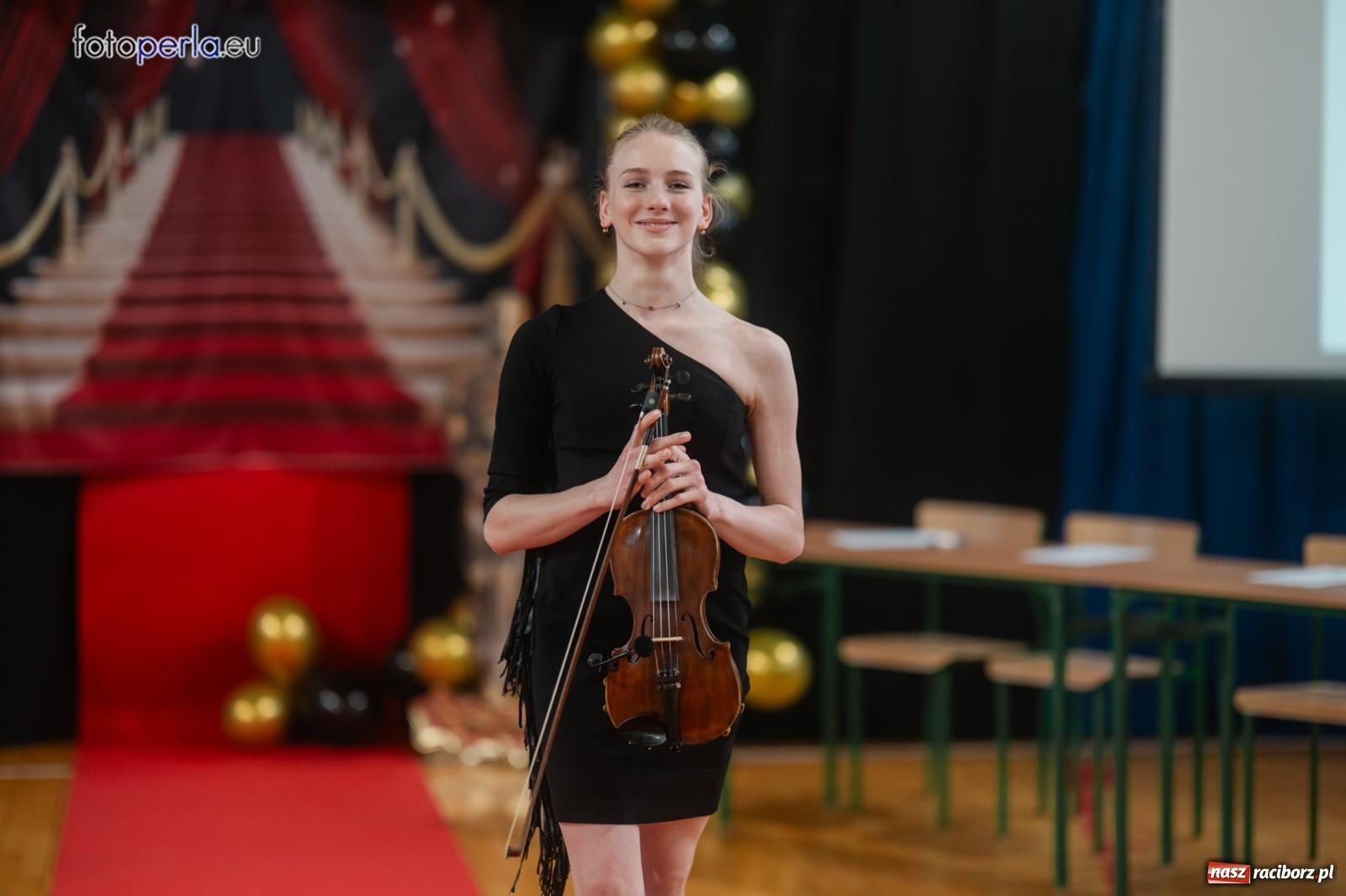 Zdjęcie w galerii na portalu naszraciborz.pl: II LO żegna swoich maturzystów. Są gotowi do podboju świata wiadomości z regionu