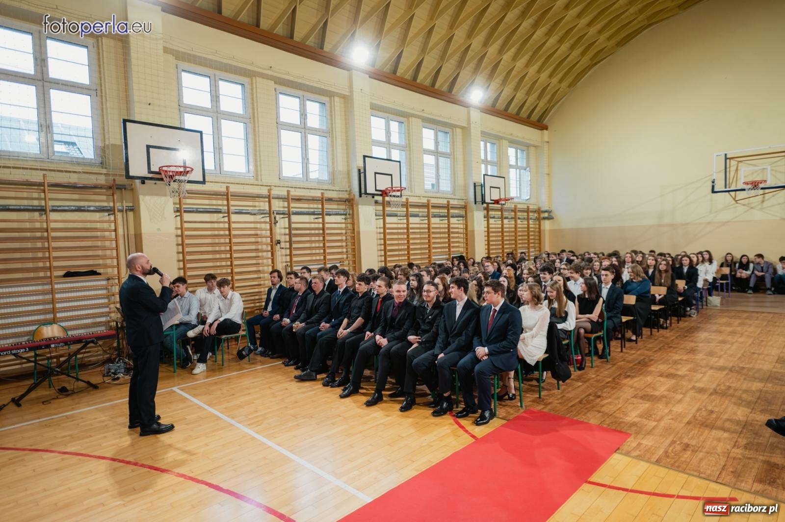 Zdjęcie w galerii na portalu naszraciborz.pl: II LO żegna swoich maturzystów. Są gotowi do podboju świata wiadomości z regionu