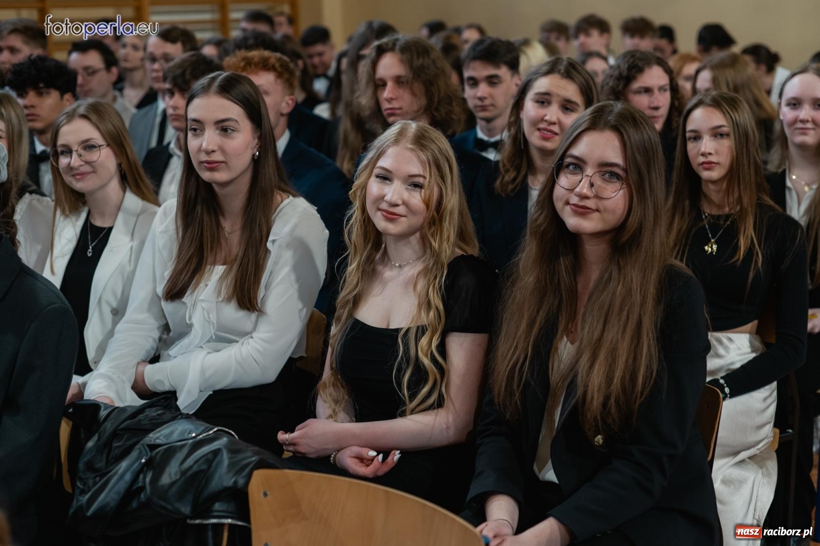 Zdjęcie w galerii na portalu naszraciborz.pl: II LO żegna swoich maturzystów. Są gotowi do podboju świata wiadomości z regionu