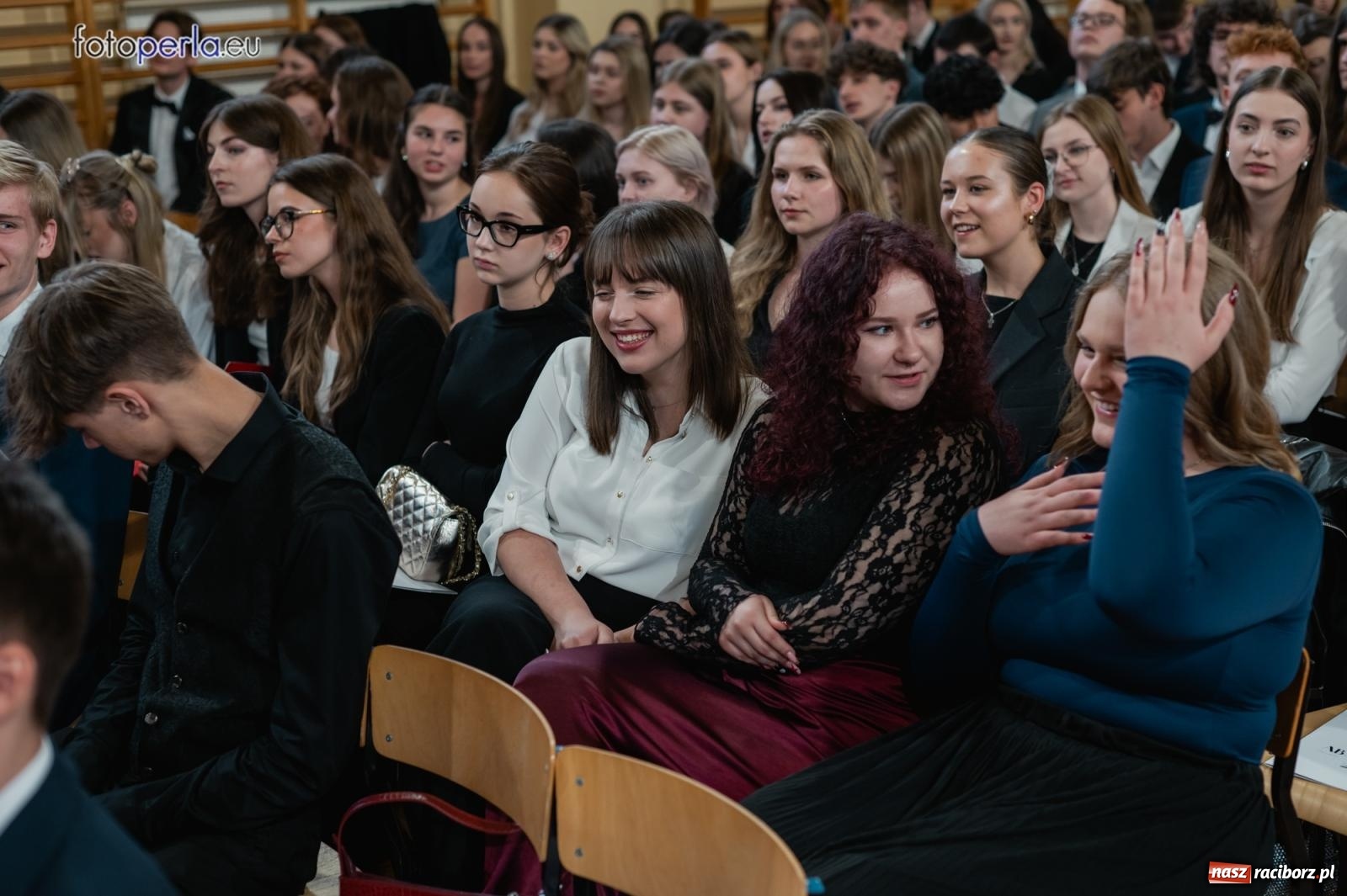 Zdjęcie w galerii na portalu naszraciborz.pl: II LO żegna swoich maturzystów. Są gotowi do podboju świata wiadomości z regionu