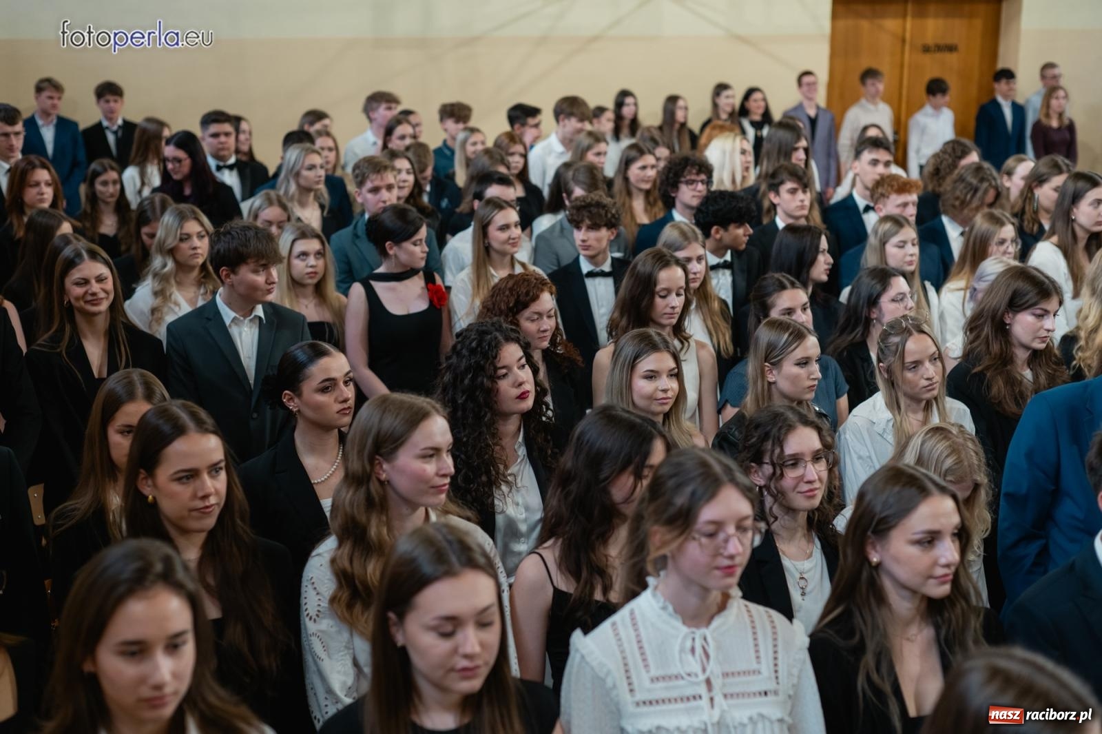Zdjęcie w galerii na portalu naszraciborz.pl: II LO żegna swoich maturzystów. Są gotowi do podboju świata wiadomości z regionu