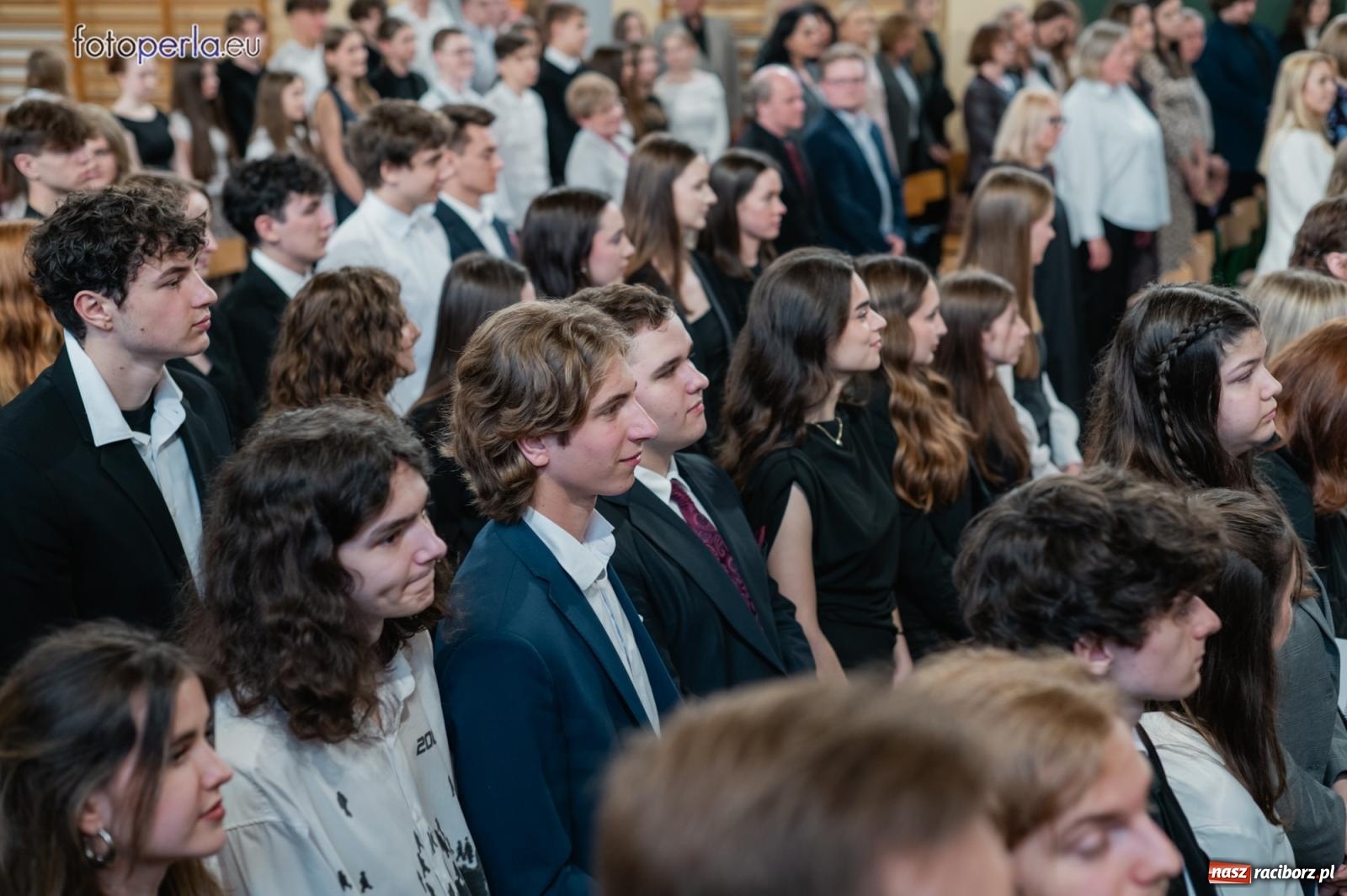 Zdjęcie w galerii na portalu naszraciborz.pl: II LO żegna swoich maturzystów. Są gotowi do podboju świata wiadomości z regionu