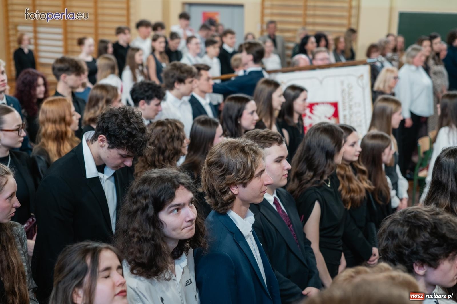 Zdjęcie w galerii na portalu naszraciborz.pl: II LO żegna swoich maturzystów. Są gotowi do podboju świata wiadomości z regionu