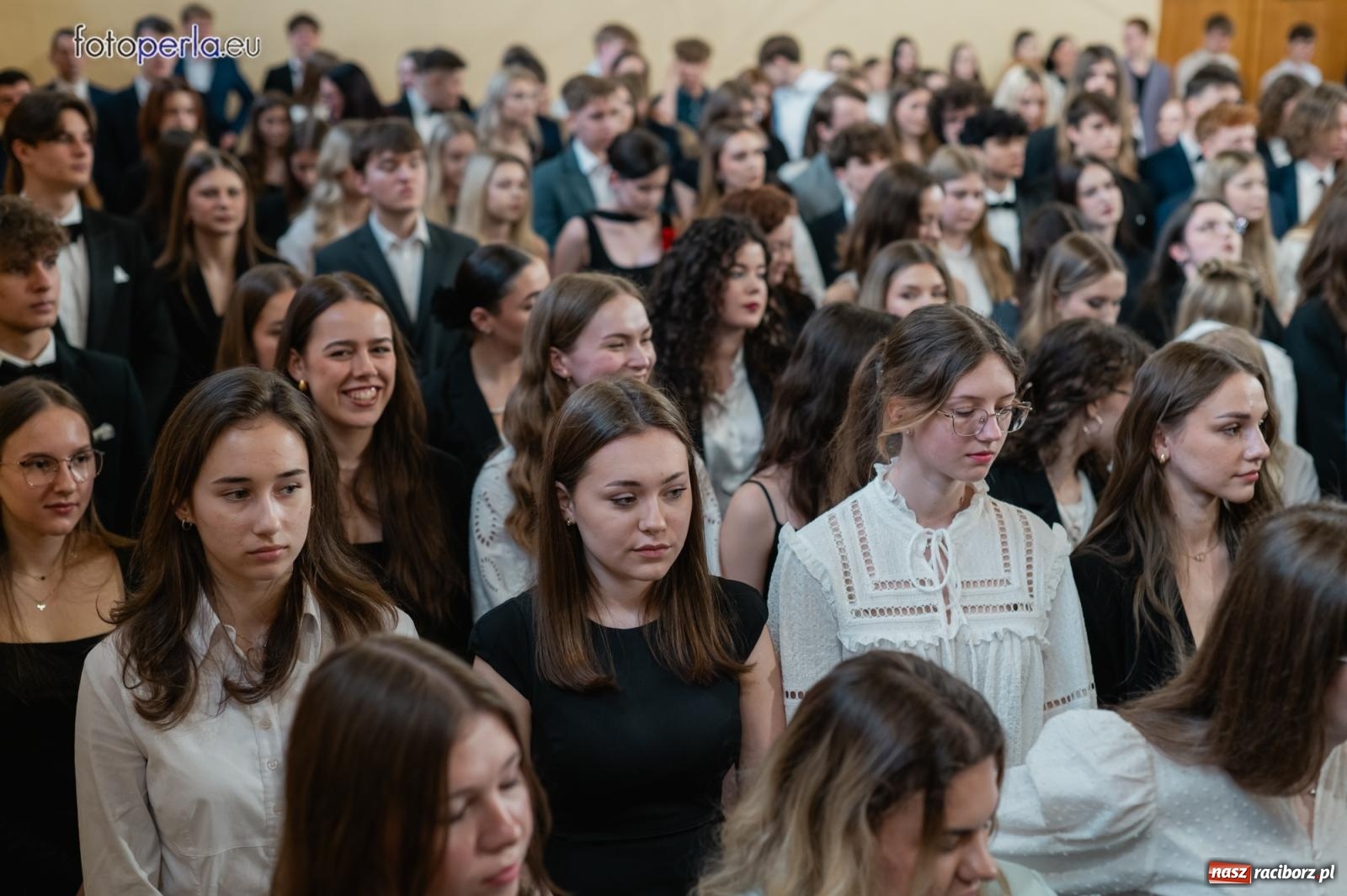 Zdjęcie w galerii na portalu naszraciborz.pl: II LO żegna swoich maturzystów. Są gotowi do podboju świata wiadomości z regionu