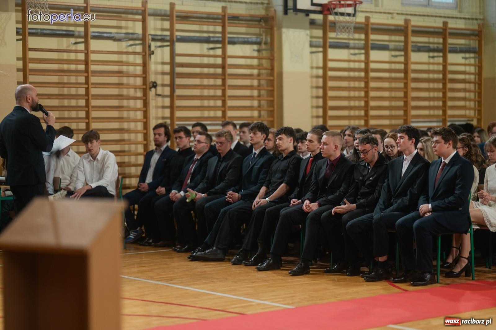 Zdjęcie w galerii na portalu naszraciborz.pl: II LO żegna swoich maturzystów. Są gotowi do podboju świata wiadomości z regionu