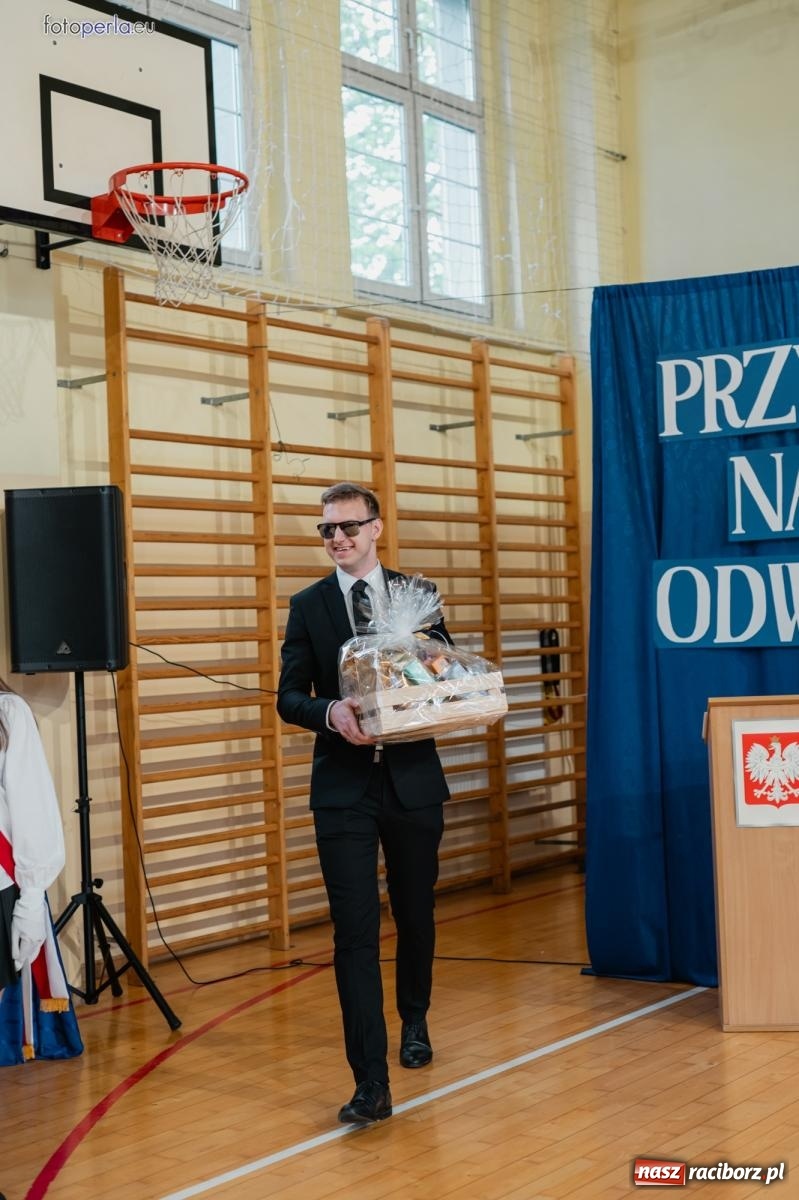 Zdjęcie w galerii na portalu naszraciborz.pl: II LO żegna swoich maturzystów. Są gotowi do podboju świata wiadomości z regionu