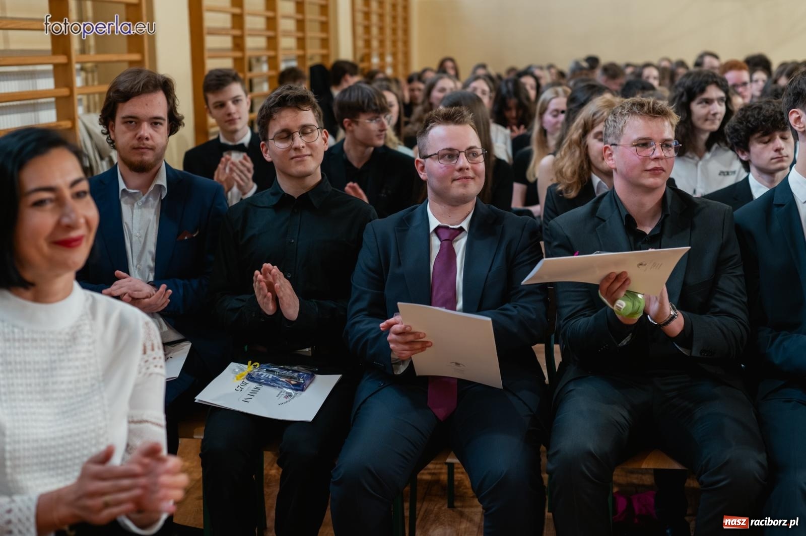 Zdjęcie w galerii na portalu naszraciborz.pl: II LO żegna swoich maturzystów. Są gotowi do podboju świata wiadomości z regionu