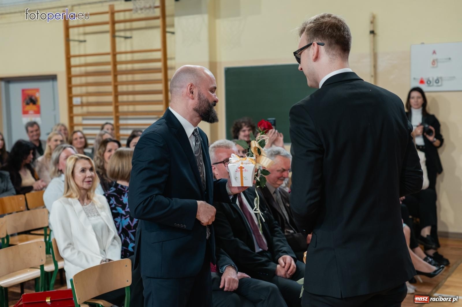 Zdjęcie w galerii na portalu naszraciborz.pl: II LO żegna swoich maturzystów. Są gotowi do podboju świata wiadomości z regionu