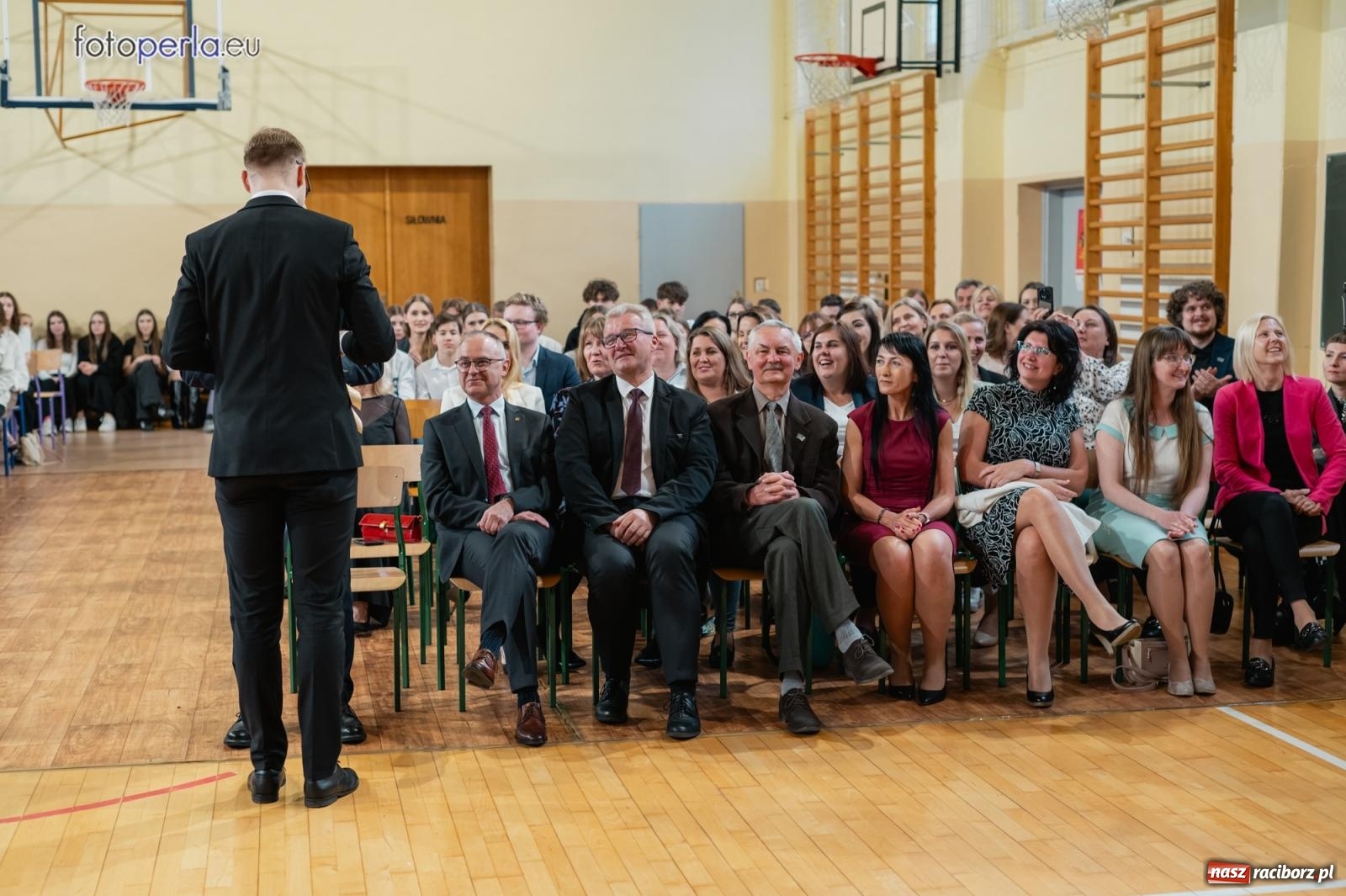 Zdjęcie w galerii na portalu naszraciborz.pl: II LO żegna swoich maturzystów. Są gotowi do podboju świata wiadomości z regionu