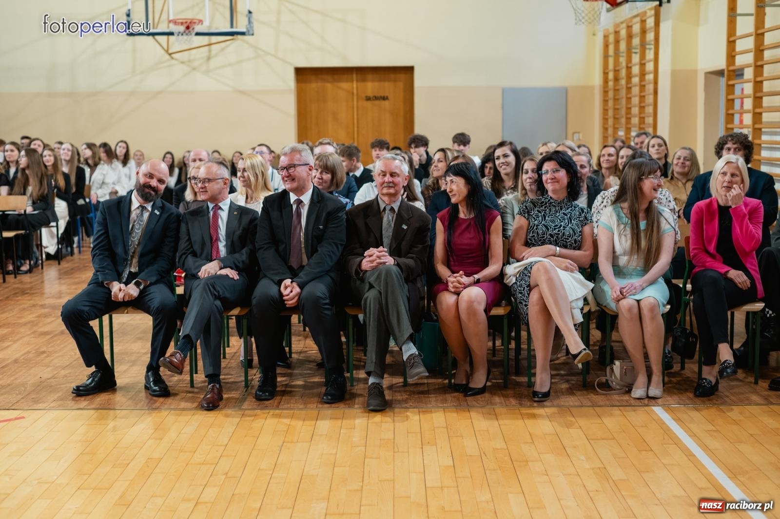 Zdjęcie w galerii na portalu naszraciborz.pl: II LO żegna swoich maturzystów. Są gotowi do podboju świata wiadomości z regionu