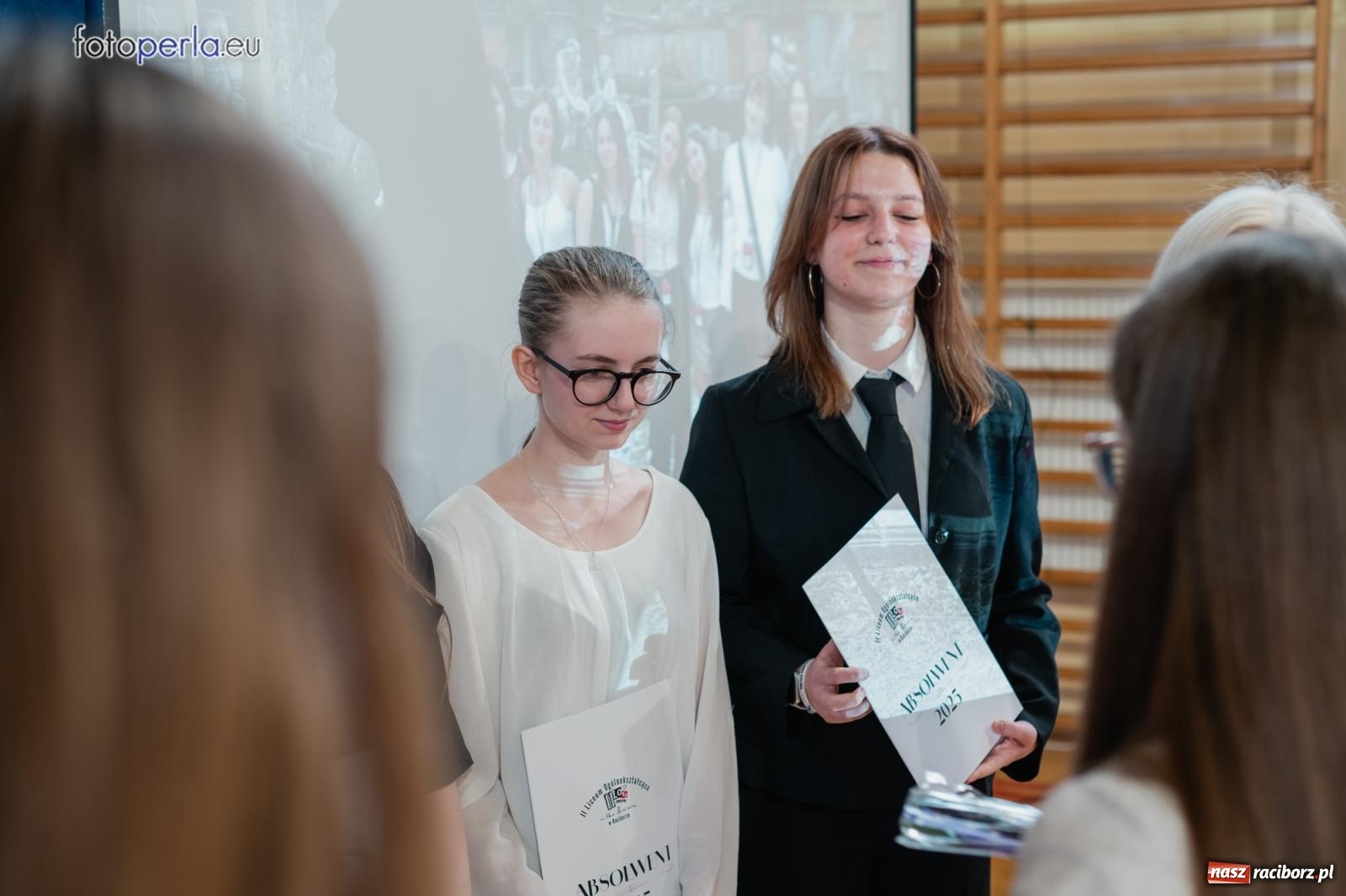 Zdjęcie w galerii na portalu naszraciborz.pl: II LO żegna swoich maturzystów. Są gotowi do podboju świata wiadomości z regionu