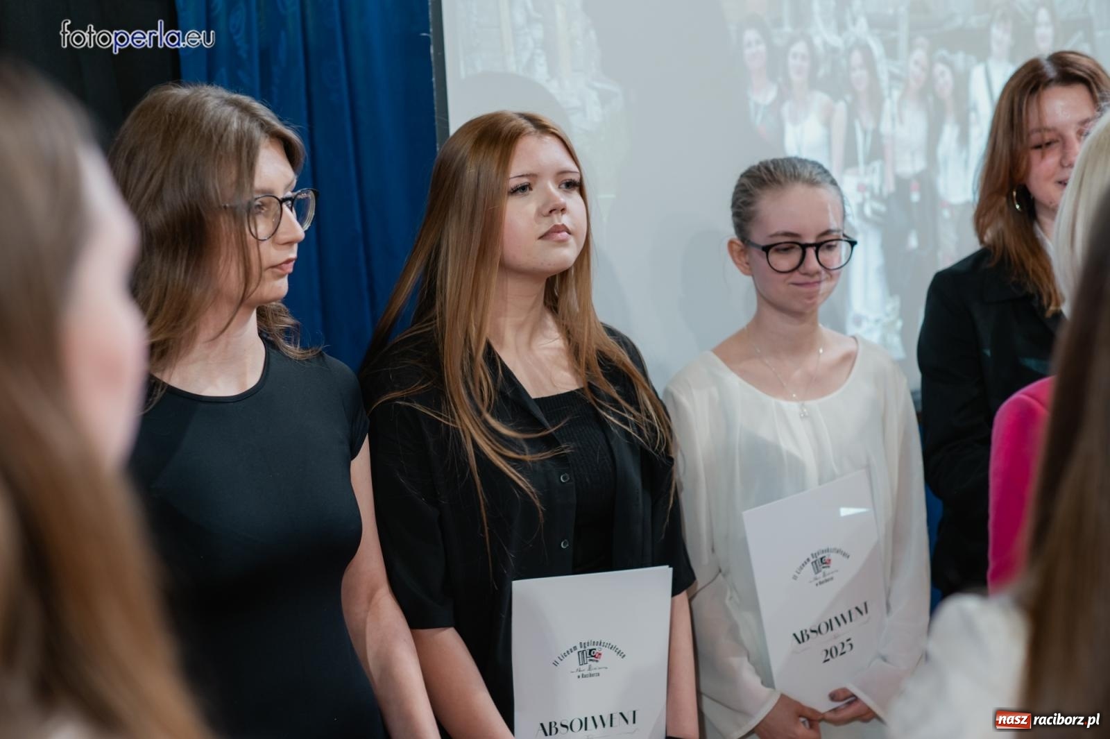 Zdjęcie w galerii na portalu naszraciborz.pl: II LO żegna swoich maturzystów. Są gotowi do podboju świata wiadomości z regionu