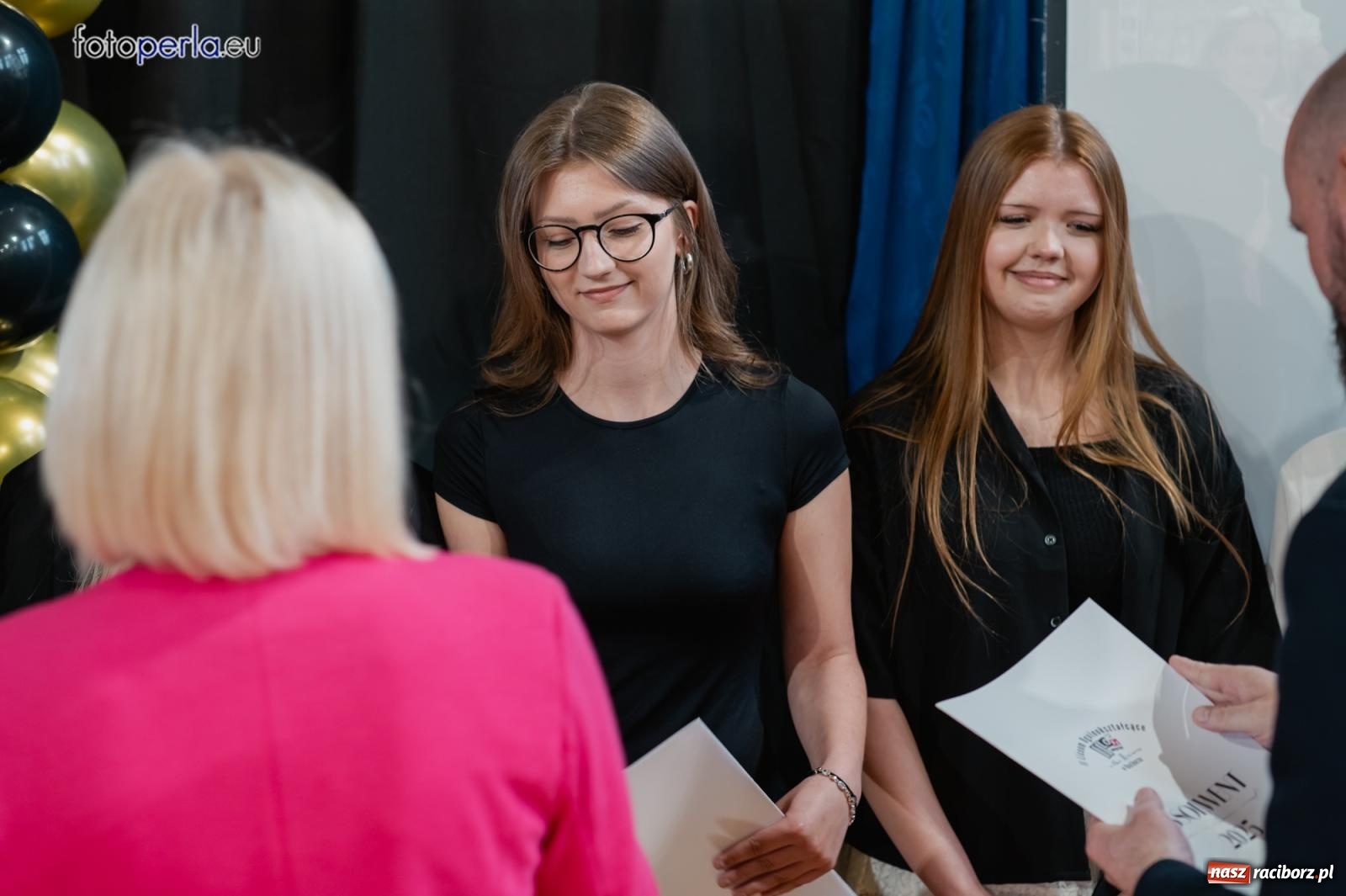 Zdjęcie w galerii na portalu naszraciborz.pl: II LO żegna swoich maturzystów. Są gotowi do podboju świata wiadomości z regionu