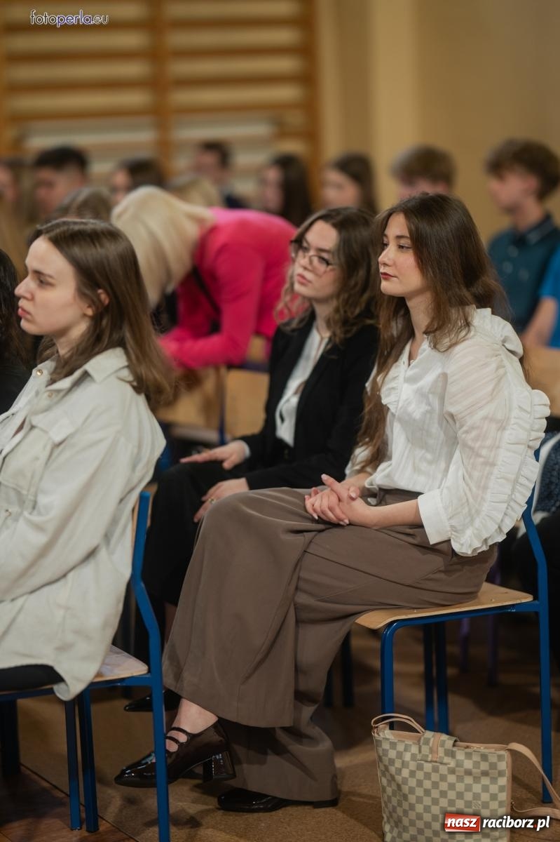 Zdjęcie w galerii na portalu naszraciborz.pl: II LO żegna swoich maturzystów. Są gotowi do podboju świata wiadomości z regionu