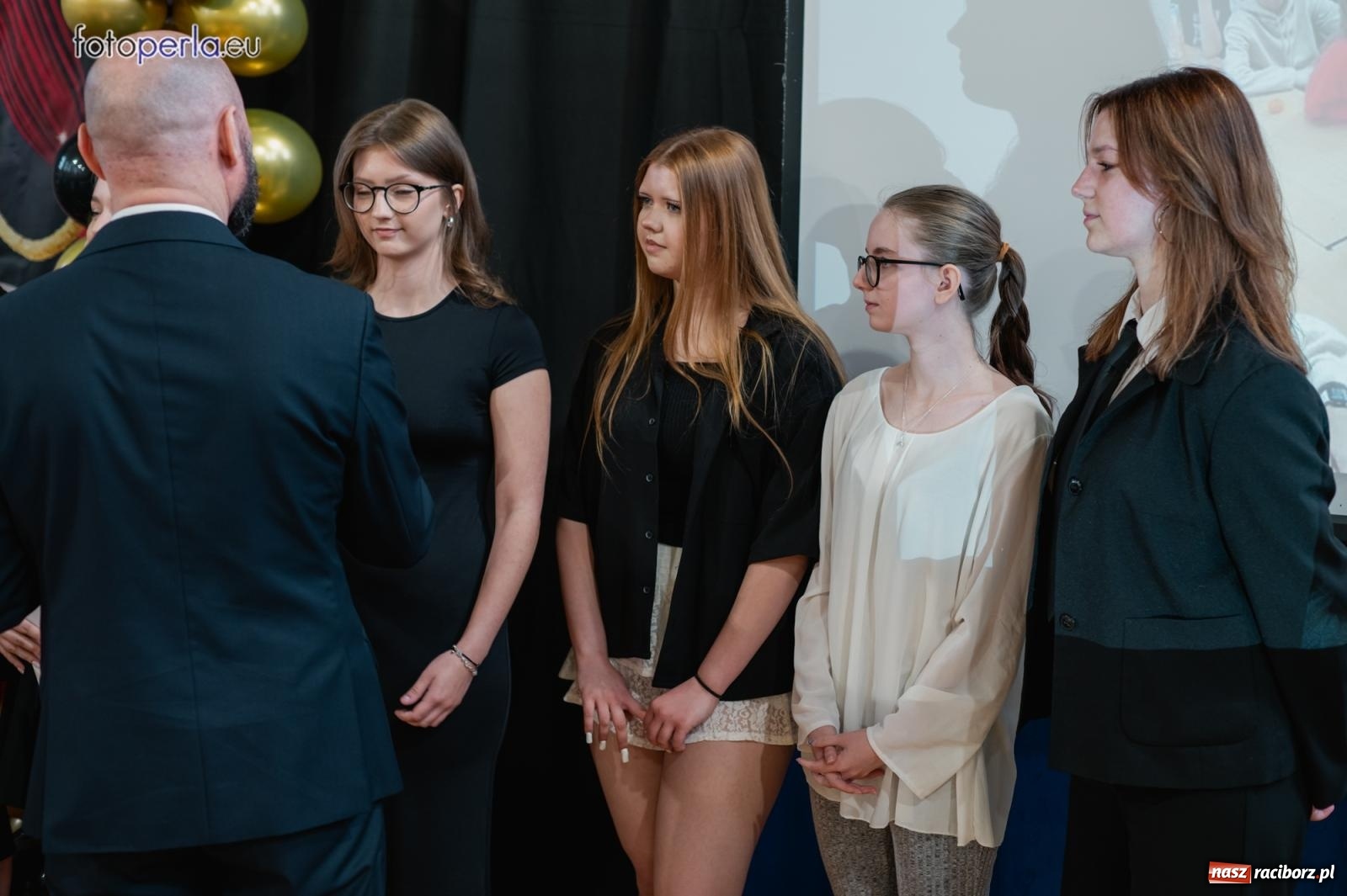 Zdjęcie w galerii na portalu naszraciborz.pl: II LO żegna swoich maturzystów. Są gotowi do podboju świata wiadomości z regionu