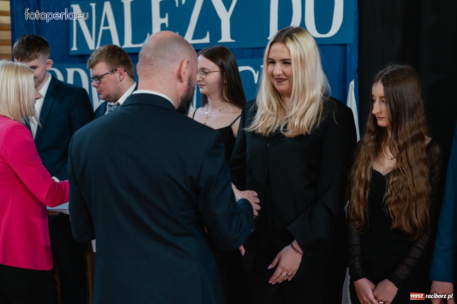 Zdjęcie w galerii na portalu naszraciborz.pl: II LO żegna swoich maturzystów. Są gotowi do podboju świata wiadomości z regionu