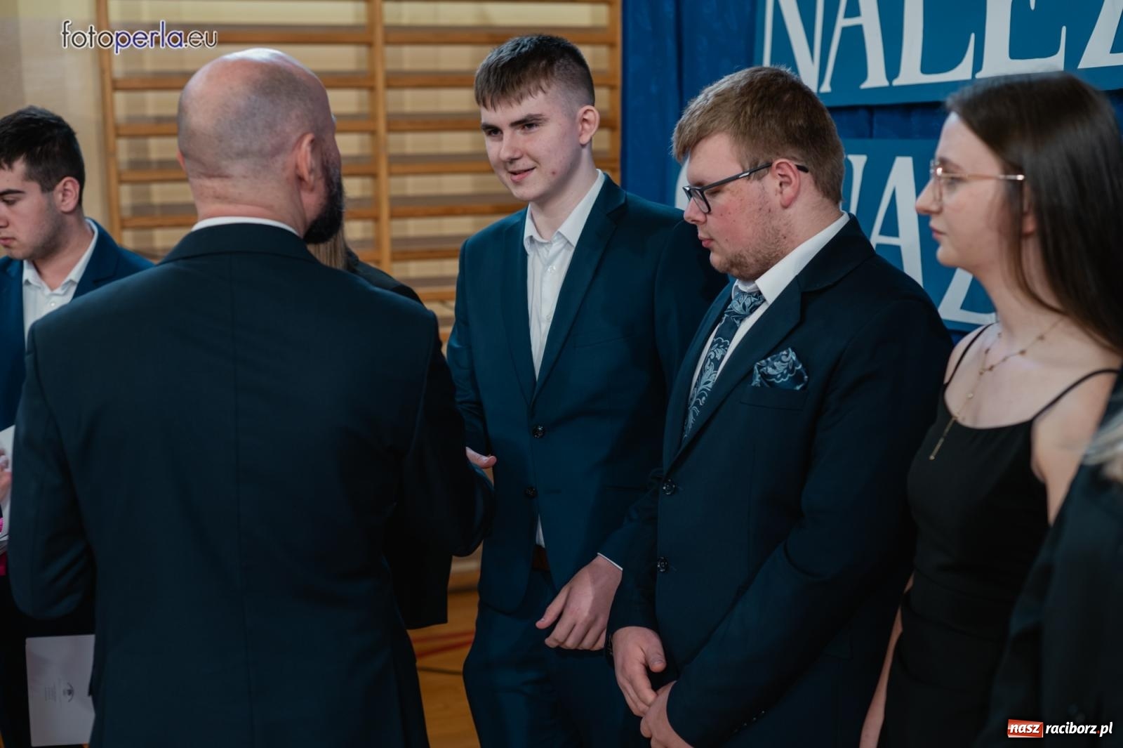 Zdjęcie w galerii na portalu naszraciborz.pl: II LO żegna swoich maturzystów. Są gotowi do podboju świata wiadomości z regionu