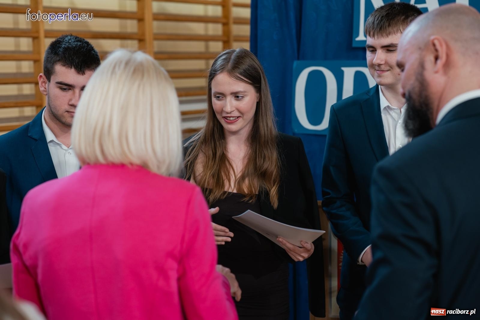 Zdjęcie w galerii na portalu naszraciborz.pl: II LO żegna swoich maturzystów. Są gotowi do podboju świata wiadomości z regionu