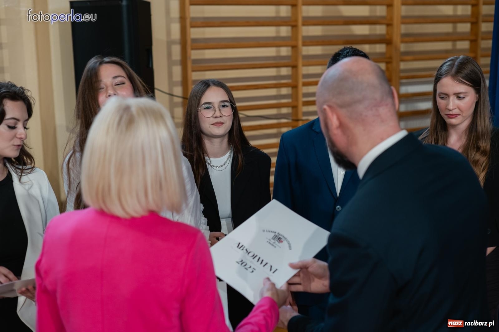 Zdjęcie w galerii na portalu naszraciborz.pl: II LO żegna swoich maturzystów. Są gotowi do podboju świata wiadomości z regionu